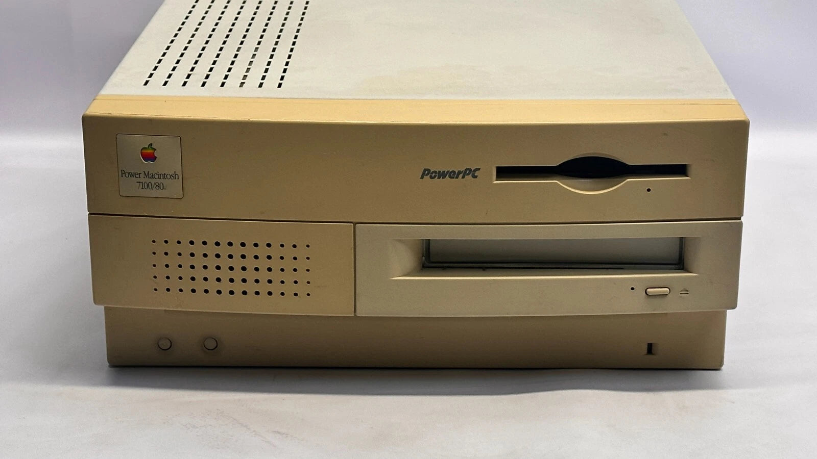 Apple Vintage Power Macintosh 7100/80 - M2391 (No Power)