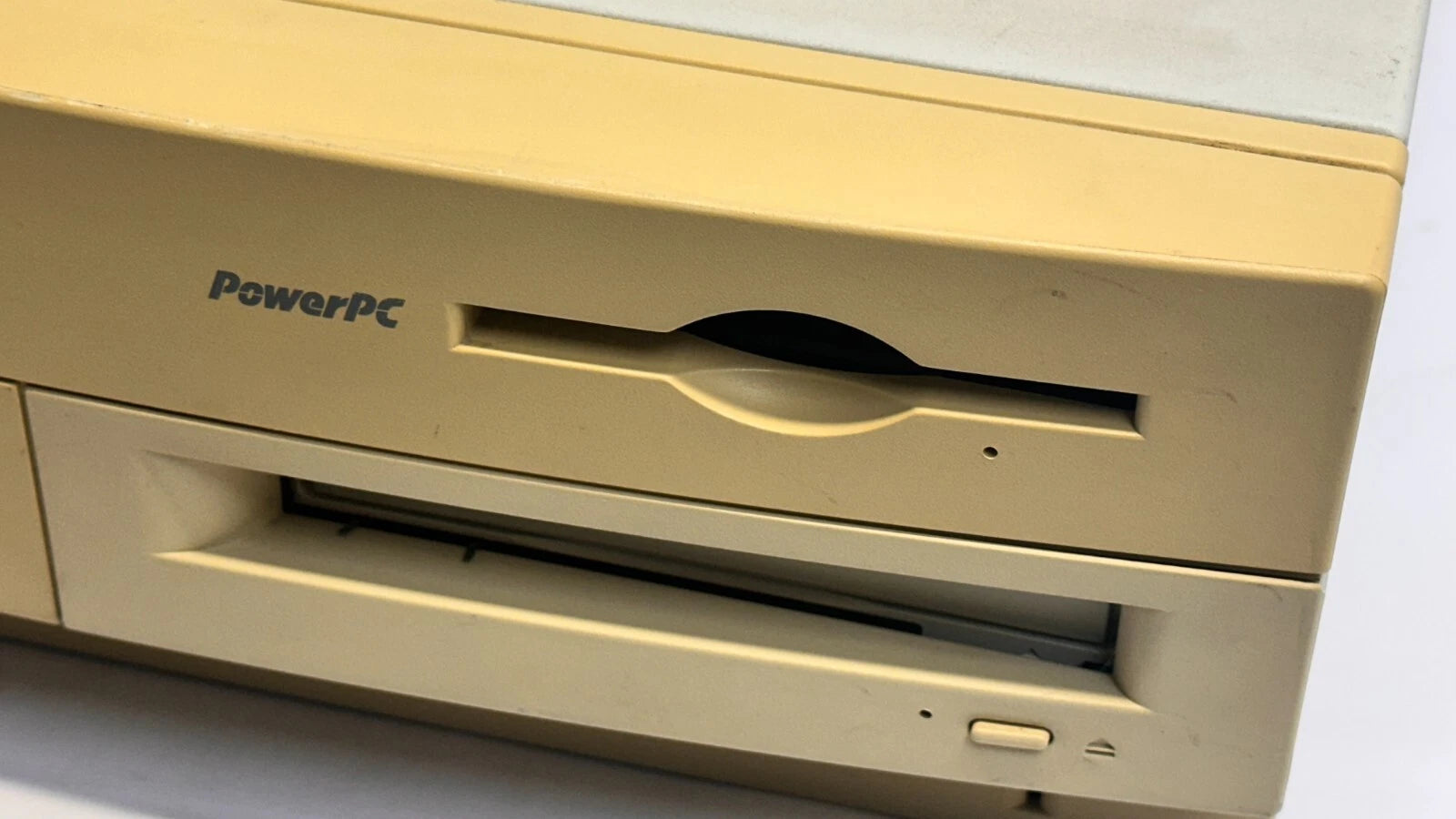 Apple Vintage Power Macintosh 7100/80 - M2391 (No Power)