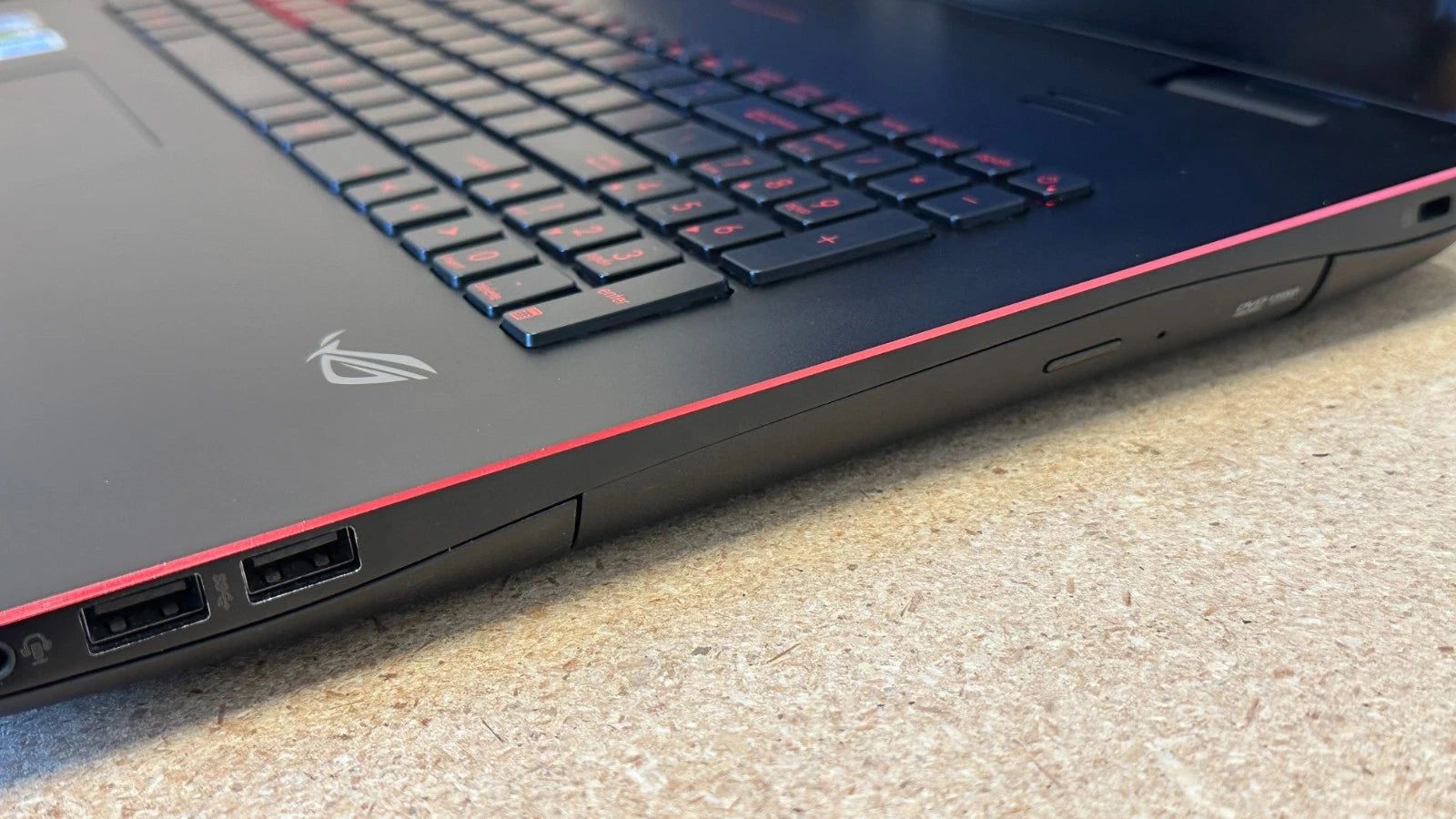 Asus Republic of Gamers G771J, Core i7 2.5 GHz, 8 GB Ram, 4 GB Graphic, 1 TB SSD