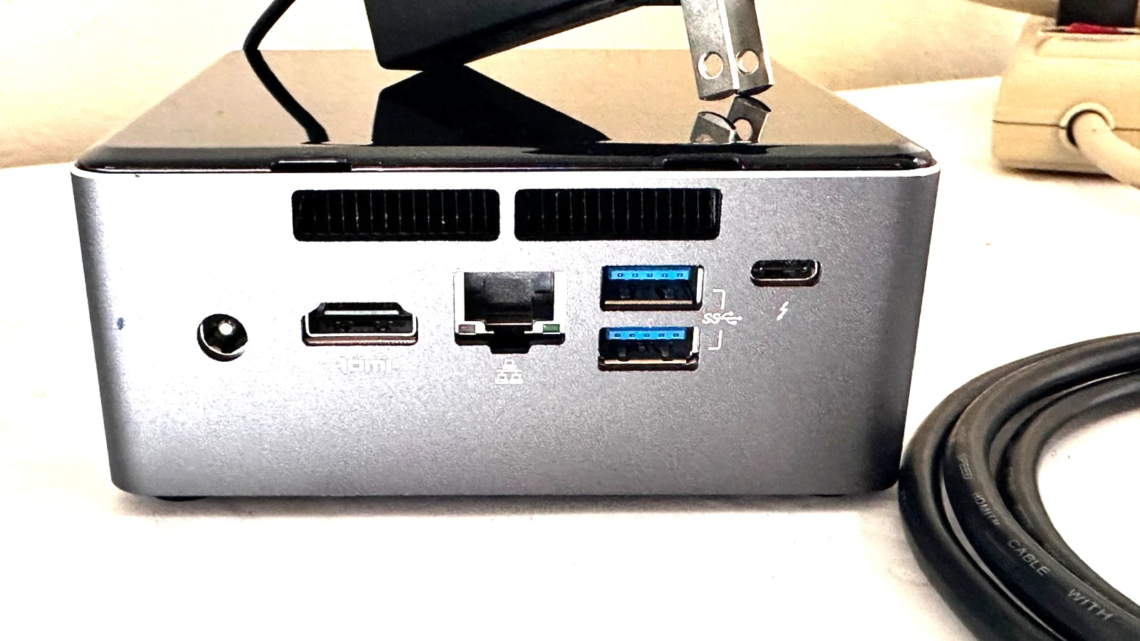 Intel NUC7i7BNB Mini Desktop Core i7-7th Gen 16 GB Ram, 500 GB SSD - Win 11 Pro