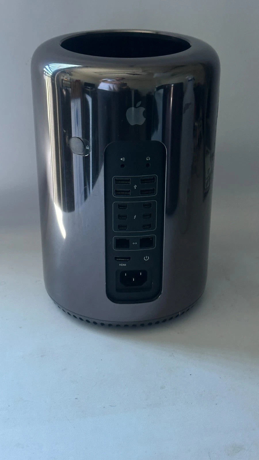 Apple Mac Pro Quad Core 3.7 GHz D300, 32GB Ram, 500 GB SSD - Monterey