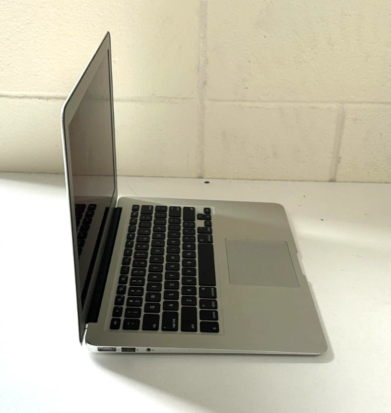 Apple Macbook Air (7,2) 13" Intel Core i5 1.6 GHz, 8 GB, 128 GB Flash Drive