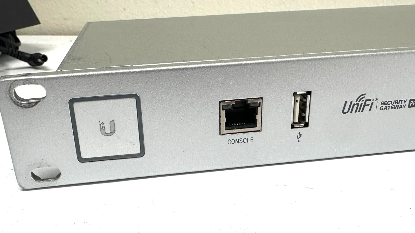 Ubiquiti Security Gateway USG-PRO-4 Including Power and Ethernet Cable