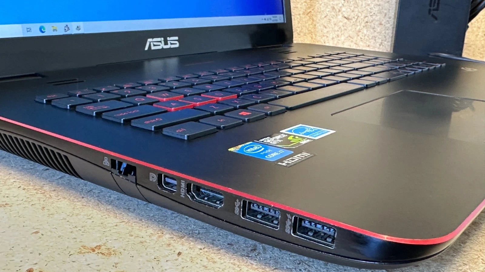 Asus Republic of Gamers G771J, Core i7 2.5 GHz, 8 GB Ram, 4 GB Graphic, 1 TB SSD