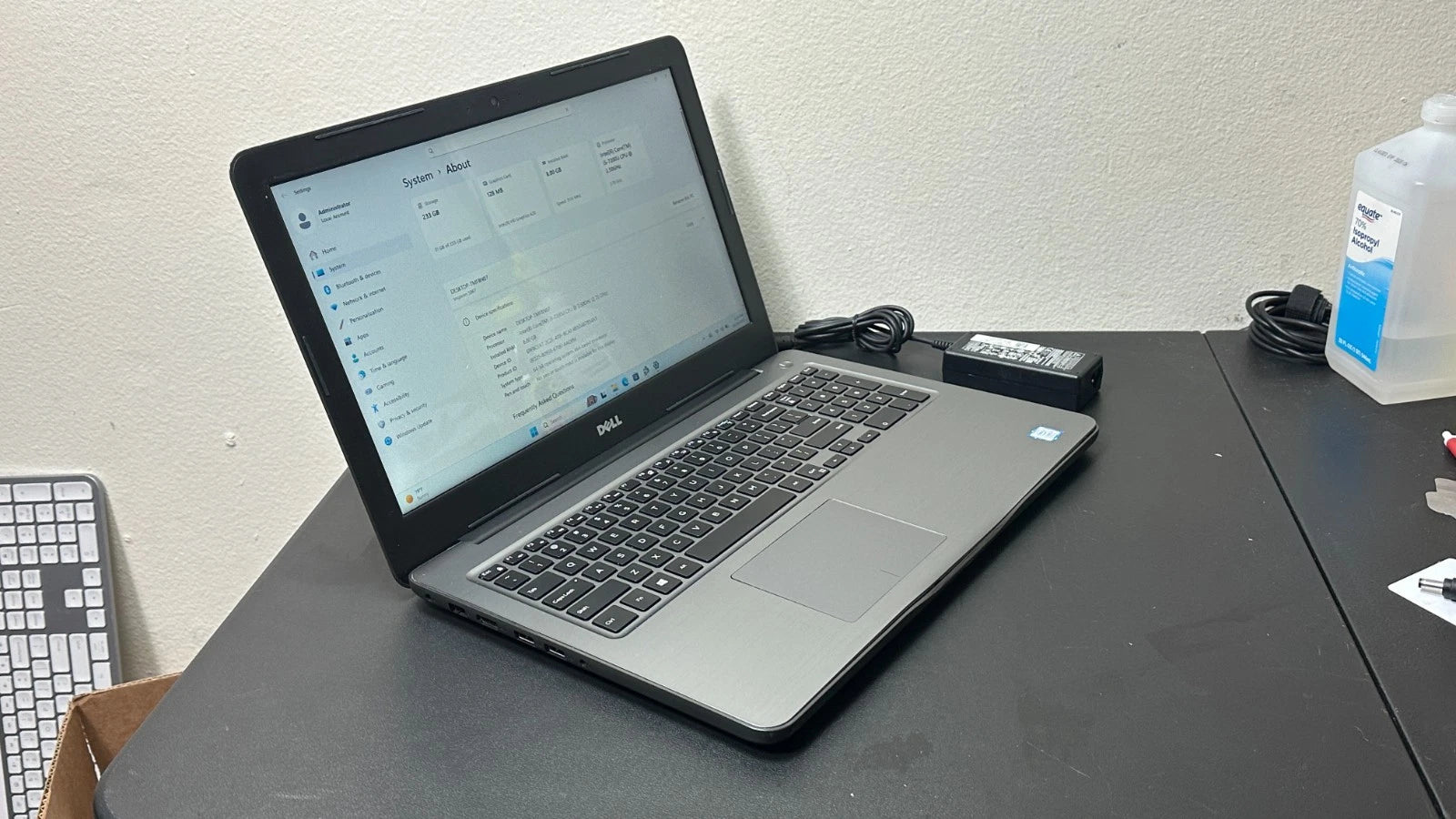 Dell Inspiron 5567 15.6" FHD Laptop Intel Core i5-7200 2.5 GHz, 8 GB, 250 GB SSD