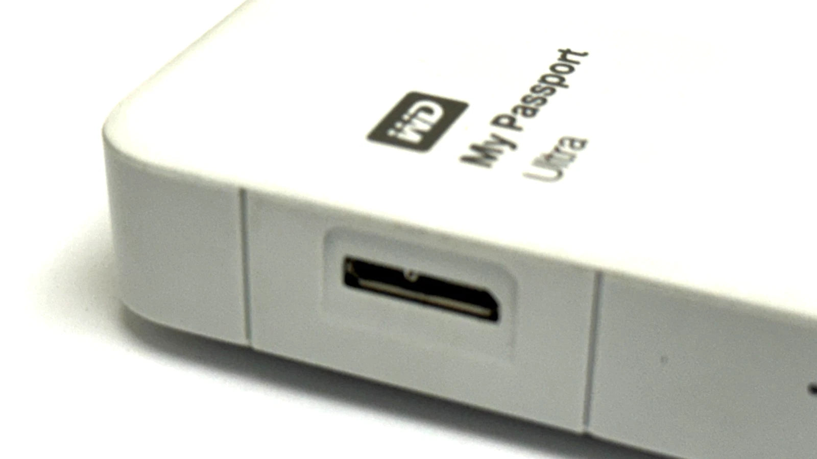WD My Passport Ultra 3TB Portable External Hard Drive WDBBKD0030BWT-05 / 3 TB