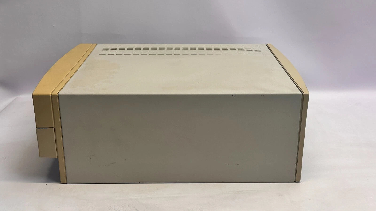 Apple Vintage Power Macintosh 7100/80 - M2391 (No Power)