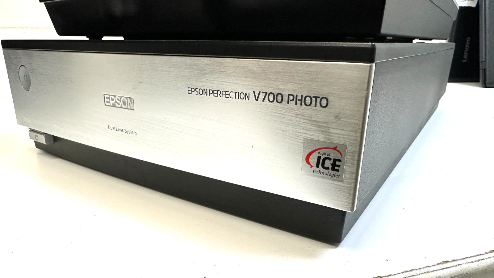 Epson Perfection V700 Photo Flatbed Document Scanner J221A High Resolution