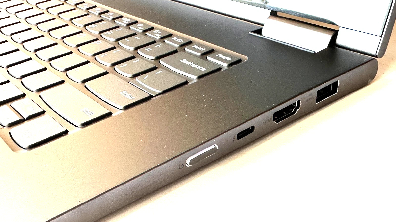 Lenovo Yoga 730 Laptop 15.6" Touch Screen Core i5-8th Gen, 8 GB Ram, 250 GB NVMe