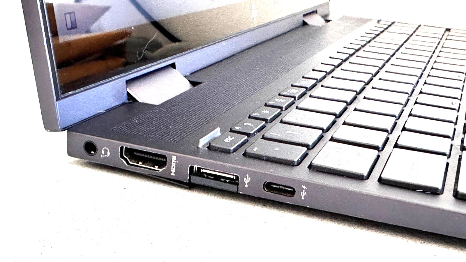 HP Envy x360 Convertible 15mm- Touch Laptop 15.6" AMD Ryzen 5, 256 GB, Win 11