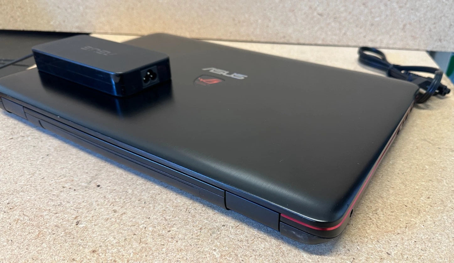Asus Republic of Gamers G771J, Core i7 2.5 GHz, 8 GB Ram, 4 GB Graphic, 1 TB SSD